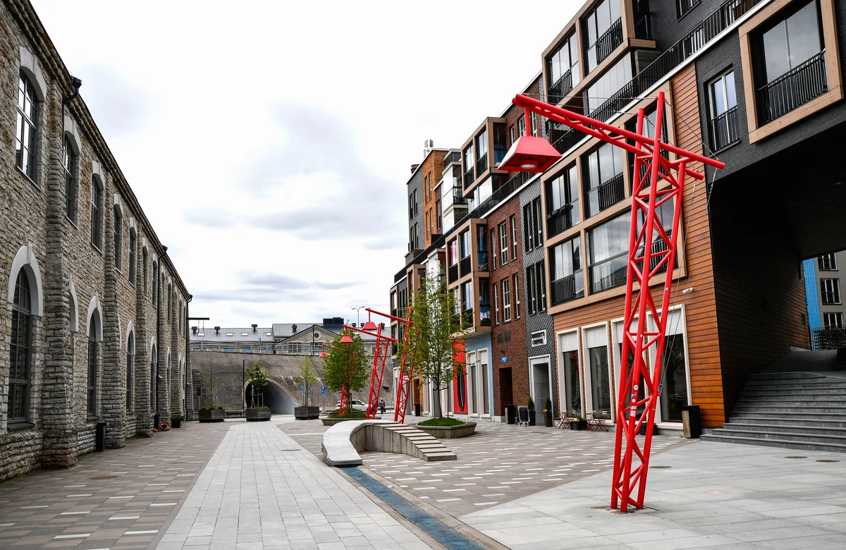 Städtischer Standort mit alter und neuer Architektur